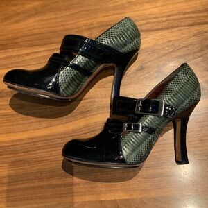 Modern Vintage shoe, Black patent and green snake, EUC, Sz 39, 4 in. heel, .